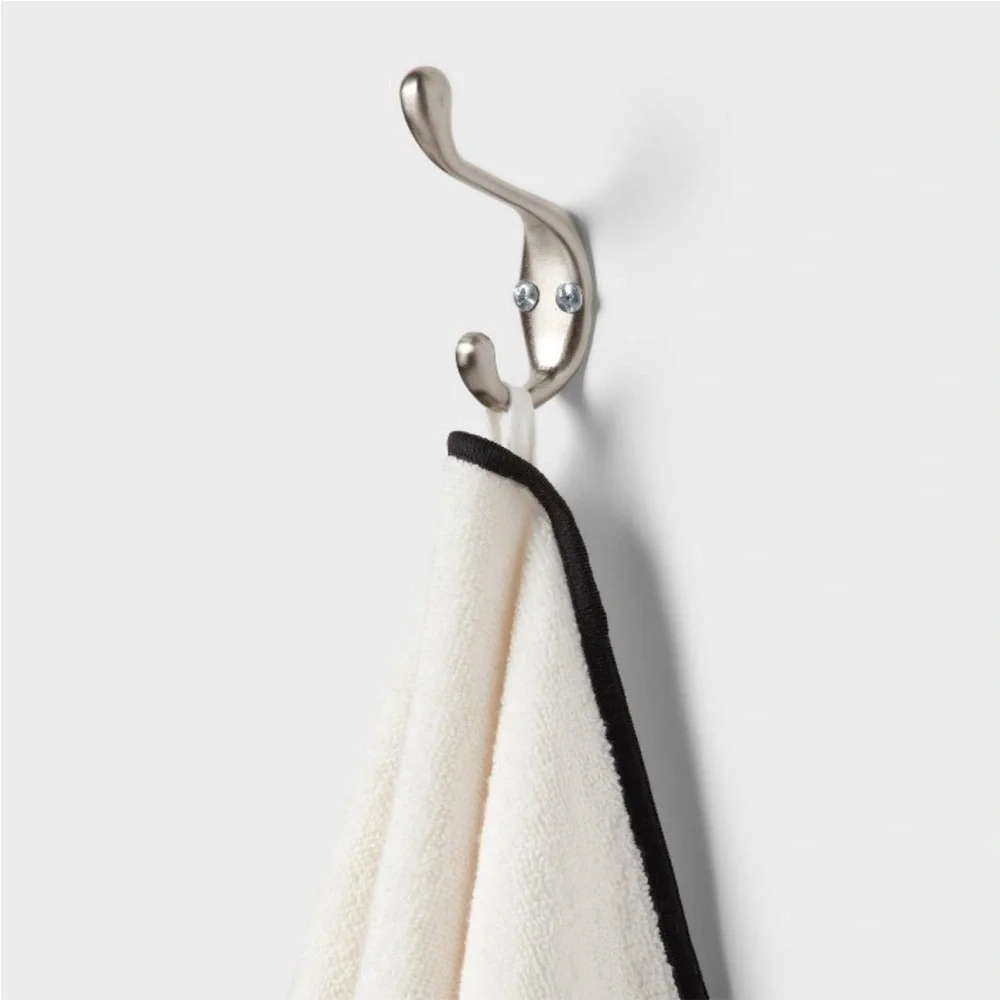 THRESHOLD NWT luxe border stitch hand towel -black/white